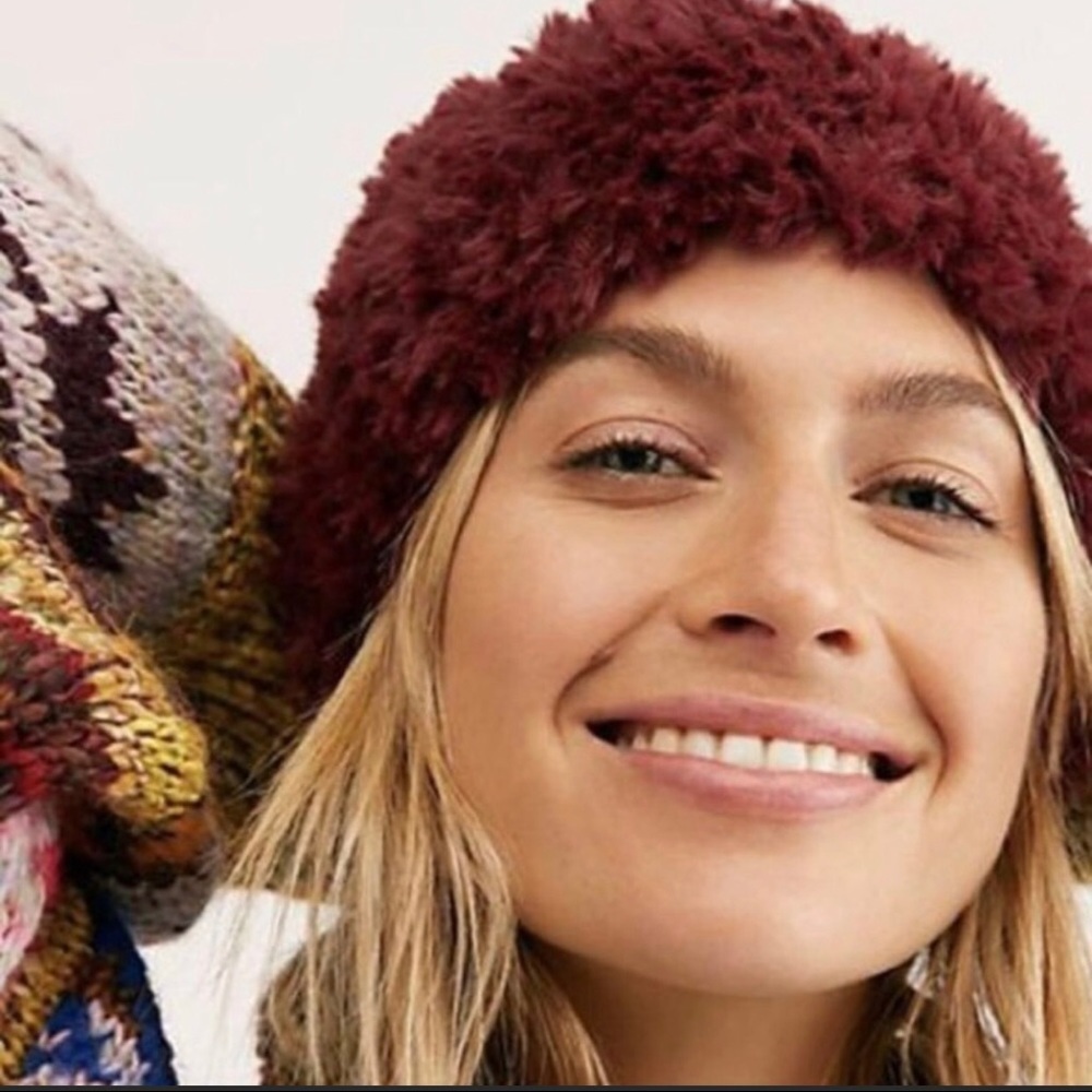 NWT FREE PEOPLE FUZZY BEANIE